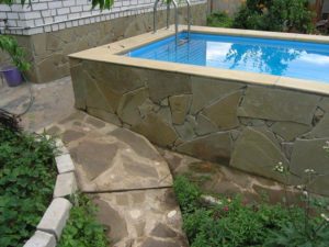 Строительство бассейна из бетона – плаваем у себя дома
