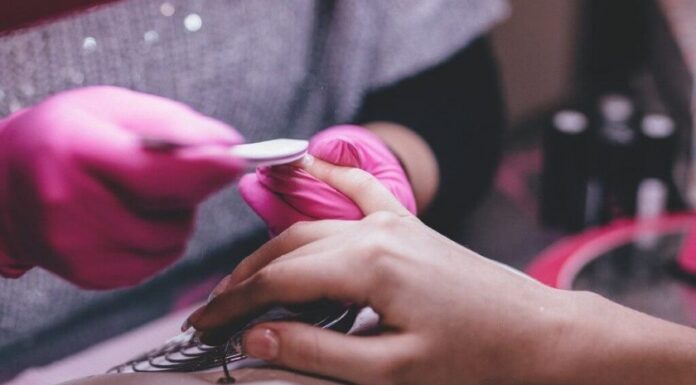 Курс маникюра: почему он того стоит?