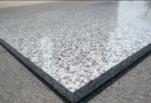 Где используют гранитные плиты, и от чего зависит расцветка данного материала