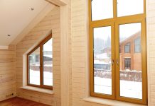 Деревянные окна как украшение дома