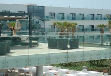 Стеклянное ограждение балкона: практично и красиво