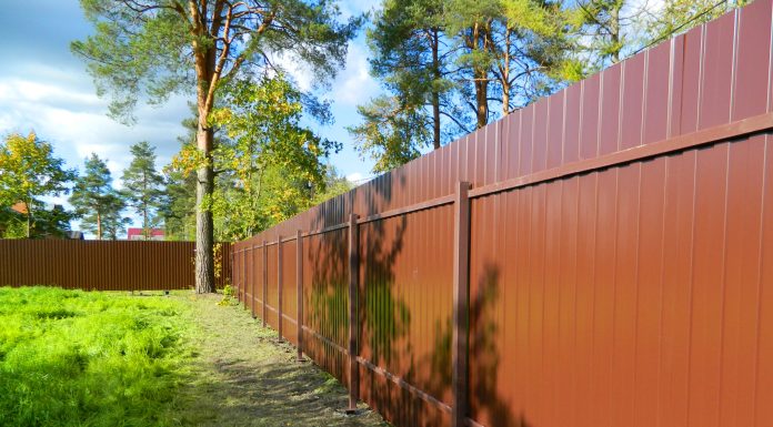 Что такое профилированное ограждение?