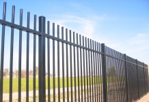 Современное решение для дома: заборы из профильной трубы