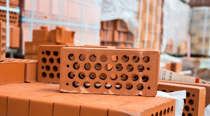 Строительные кирпичи: для трубы, для кирпичного дома, для гаража