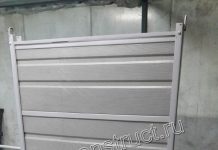 Шумопоглощающий забор с откатными или распашными воротами