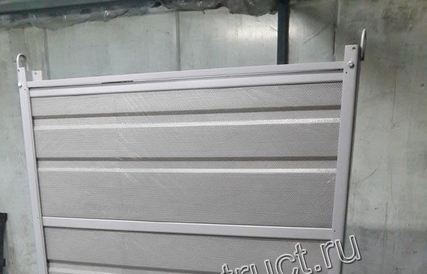 Шумопоглощающий забор с откатными или распашными воротами