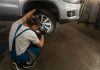 Шиномонтаж: ключевые этапы и советы https://ru.freepik.com/free-photo/male-mechanic-working-in-the-shop-on-a-car_38049300.htm#fromView=search&page=1&position=0&uuid=2f9811cc-53dd-416d-9b6f-9c00c4e75ed5