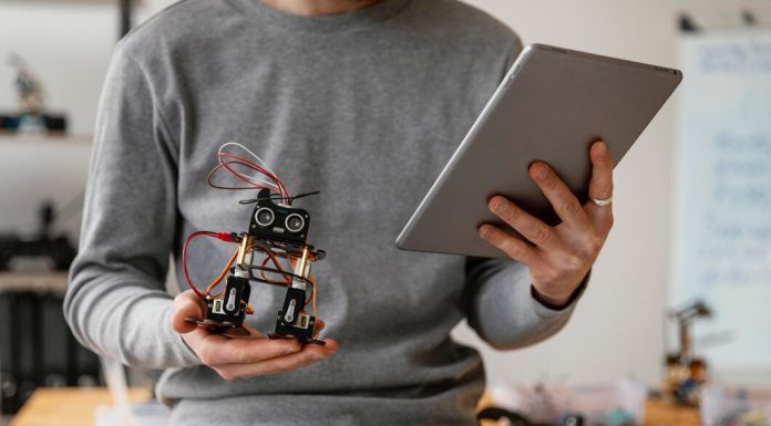 Патент на Изобретение: Защита Интеллектуальной Собственности https://ru.freepik.com/free-photo/man-with-tablet-learning-to-make-robot-close-up_12557465.htm#fromView=search&page=1&position=2&uuid=53148ec2-2e40-4b86-868f-ea18114d97cd