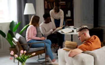 Психология семейных отношений: основные аспекты и советы для гармоничных взаимоотношений