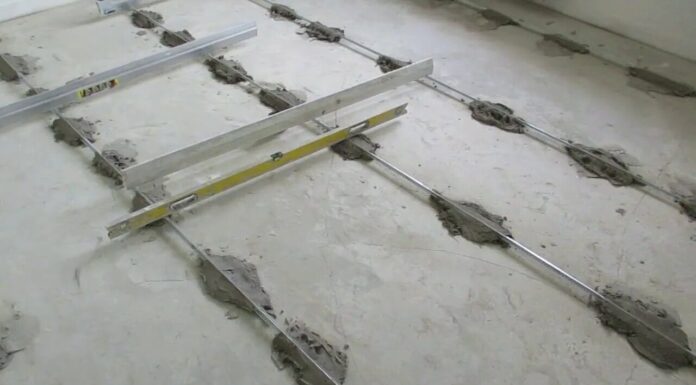 Стяжка пола: цены на материалы и работы в 2024 году