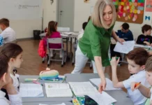 Платная начальная школа: плюсы, недостатки и особенности