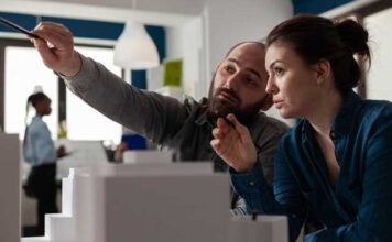 Идеальные флаги для строительных компаний для привлечения внимания на стройместах и в офисах